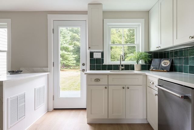 276 Cambridge Tpke, Lincoln, MA 01773