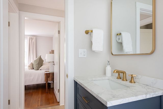 276 Cambridge Tpke, Lincoln, MA 01773