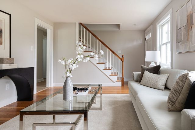 276 Cambridge Tpke, Lincoln, MA 01773