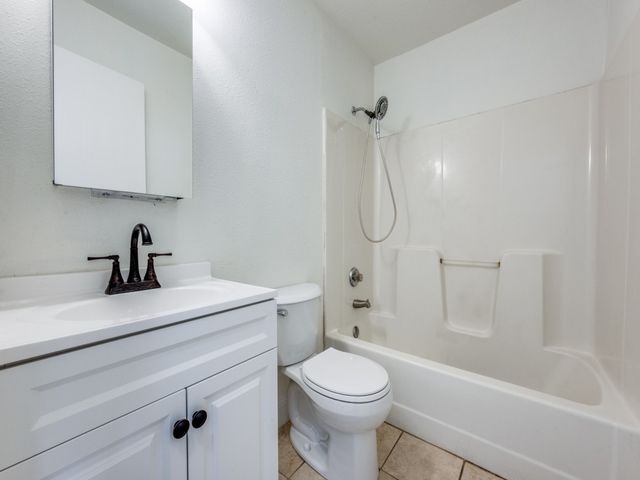 1810 Crosshaven Drive, Lewisville, TX 75077