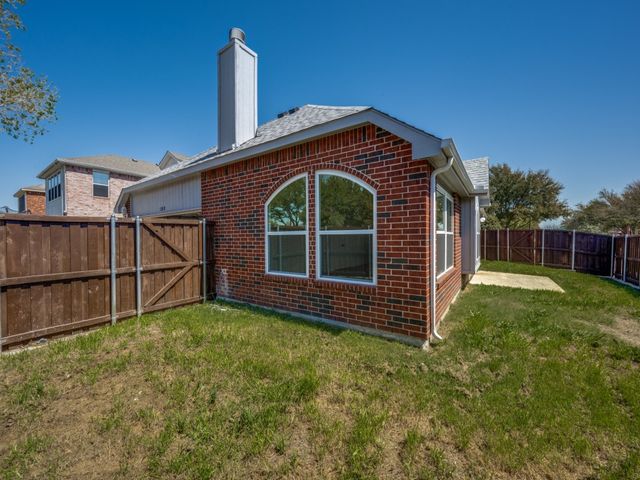1810 Crosshaven Drive, Lewisville, TX 75077