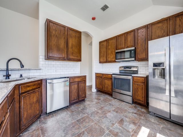 1810 Crosshaven Drive, Lewisville, TX 75077