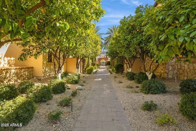 4949 E LINCOLN Drive 11, Paradise Valley, AZ 85253