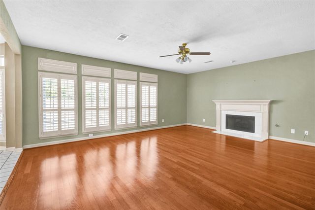 244 Plum Circle, Lake Jackson, TX 77566