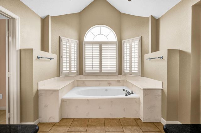 244 Plum Circle, Lake Jackson, TX 77566
