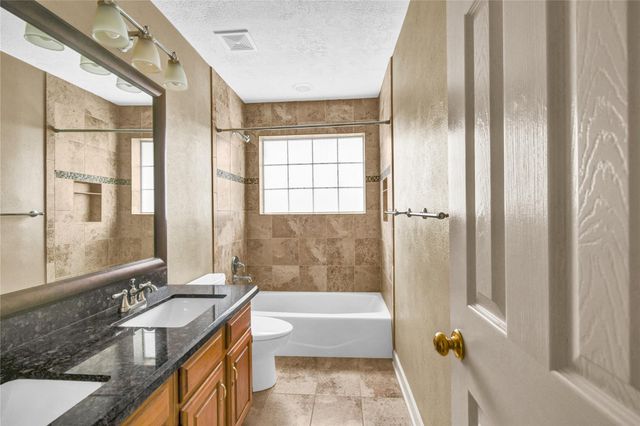 244 Plum Circle, Lake Jackson, TX 77566