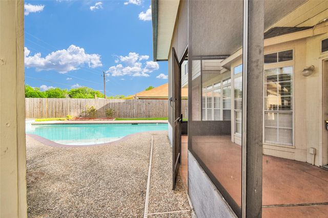 244 Plum Circle, Lake Jackson, TX 77566
