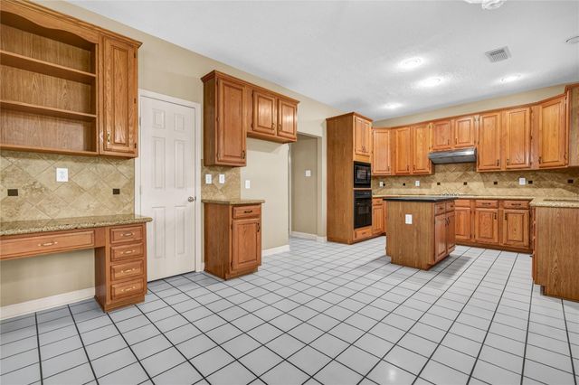 244 Plum Circle, Lake Jackson, TX 77566