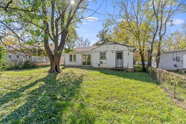 2747 W Lincoln Street, Springfield, MO 65802