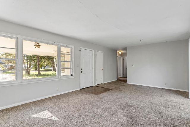 2747 W Lincoln Street, Springfield, MO 65802