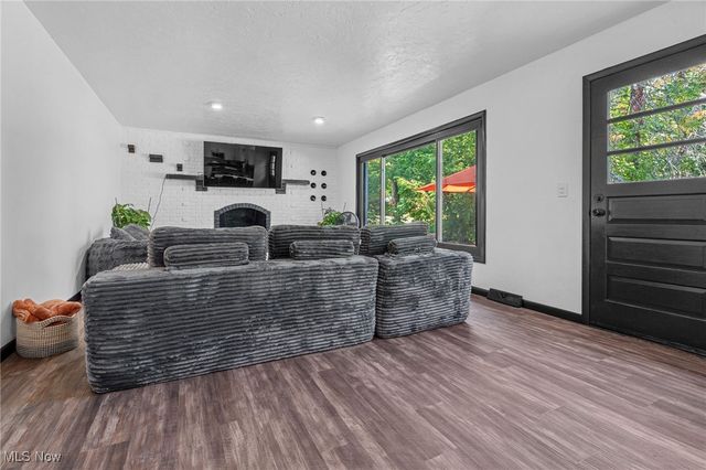 6713 Farview Road, Brecksville, OH 44141