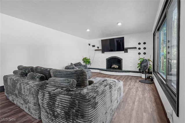 6713 Farview Road, Brecksville, OH 44141