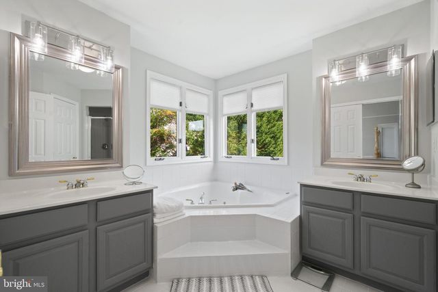 4209 HARDY RIDGE DR, Woodbridge, VA 22192