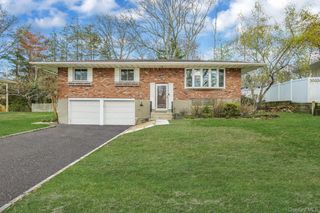 13 Bee Drive, Hauppauge, NY 11788