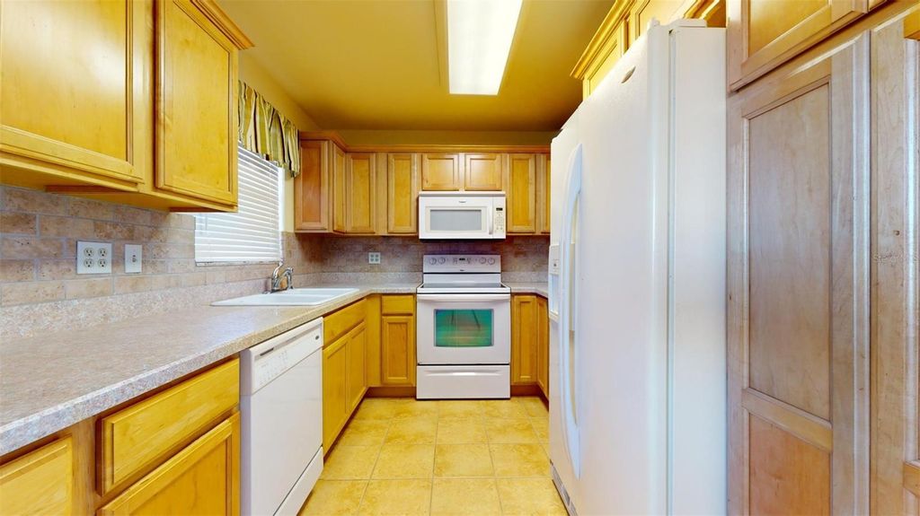 Image 6 of property listing at 4460 IRONWOOD CIRCLE 407A, Bradenton, FL 34209