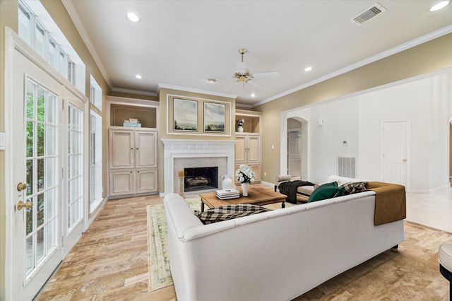 6010 Maple Knob Court, Kingwood, TX 77345