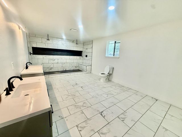 10326 N Fowler Avenue, Clovis, CA 93619