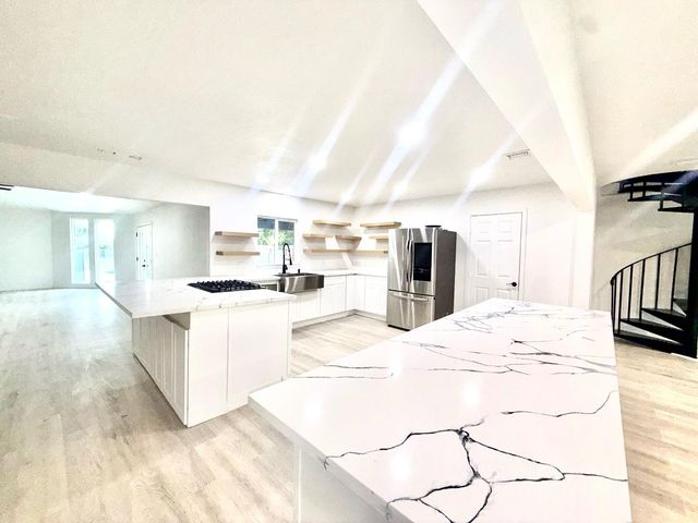 10326 N Fowler Avenue, Clovis, CA 93619