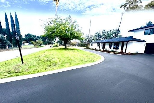 10326 N Fowler Avenue, Clovis, CA 93619