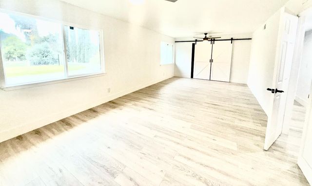 10326 N Fowler Avenue, Clovis, CA 93619