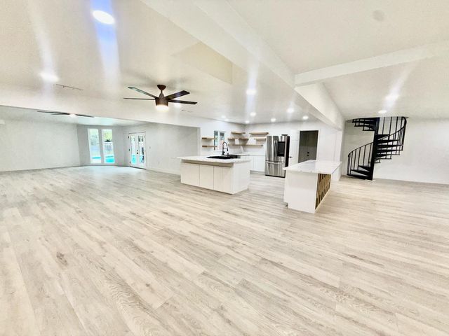 10326 N Fowler Avenue, Clovis, CA 93619