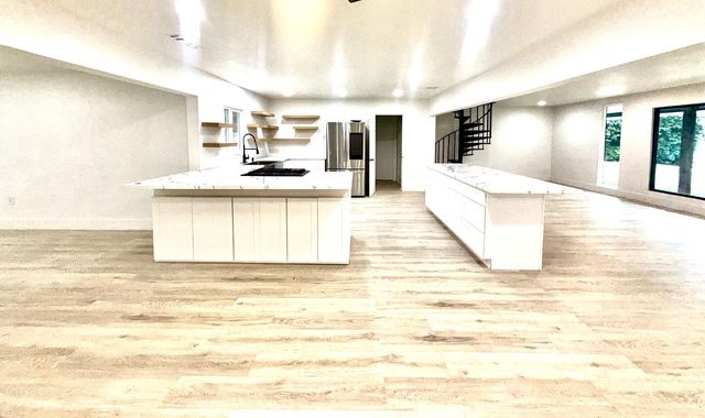 10326 N Fowler Avenue, Clovis, CA 93619