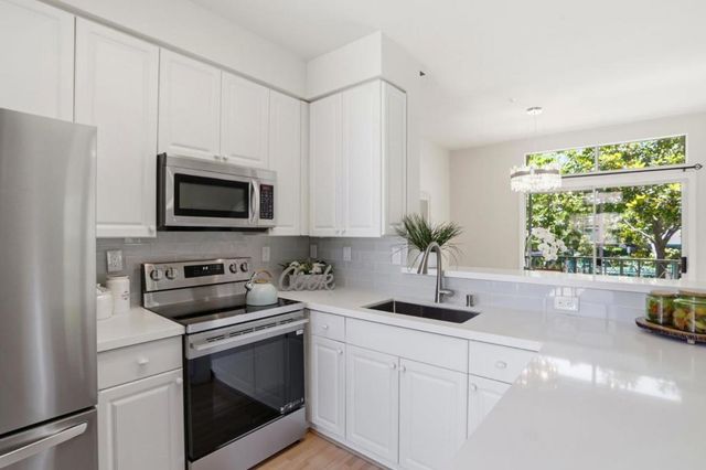 154 Paseo Court, Mountain View, CA 94043