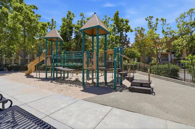 154 Paseo Court, Mountain View, CA 94043