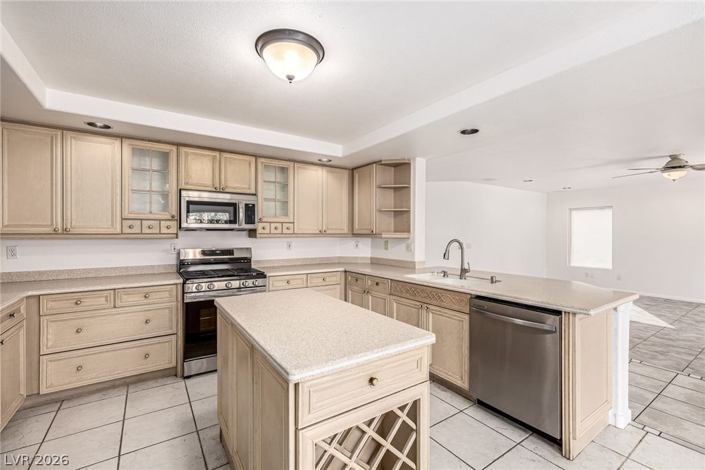 Image 21 of property listing at 1066 Aspen Valley Avenue, Las Vegas, NV 89123