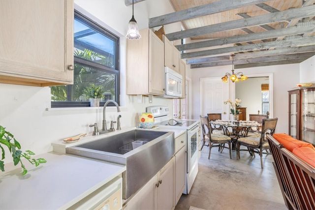 281 Old Dixie Highway, Vero Beach, FL 32962