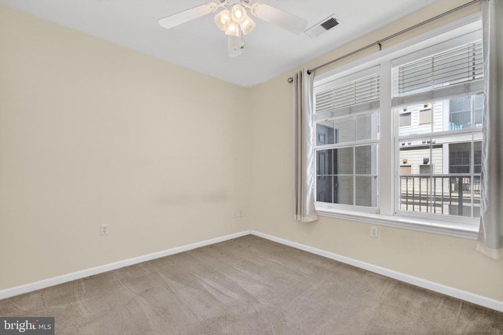 Image 11 of property listing at 31 BOOTH ST #358, Gaithersburg, MD 20878