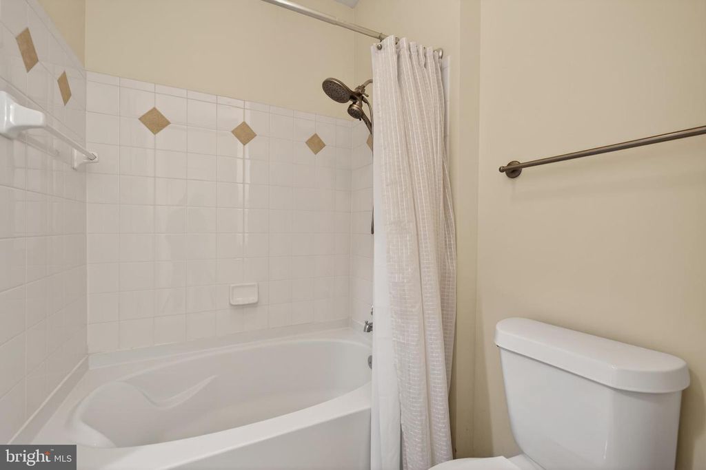 Image 15 of property listing at 31 BOOTH ST #358, Gaithersburg, MD 20878