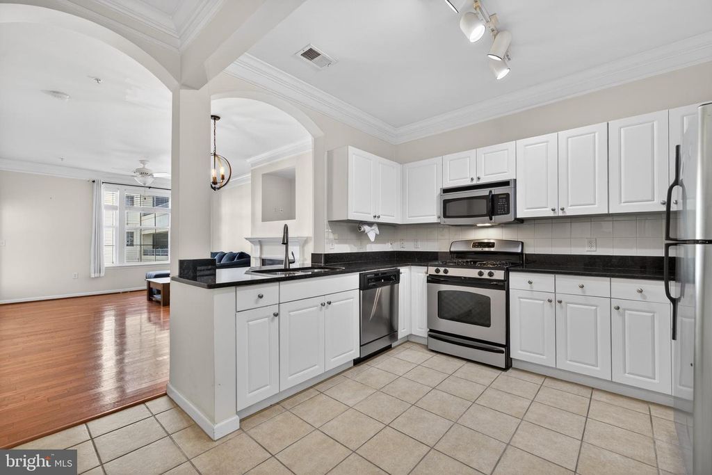 Image 2 of property listing at 31 BOOTH ST #358, Gaithersburg, MD 20878