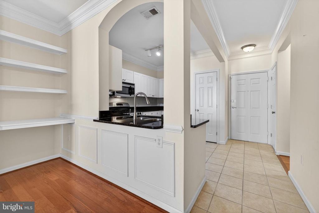 Image 4 of property listing at 31 BOOTH ST #358, Gaithersburg, MD 20878