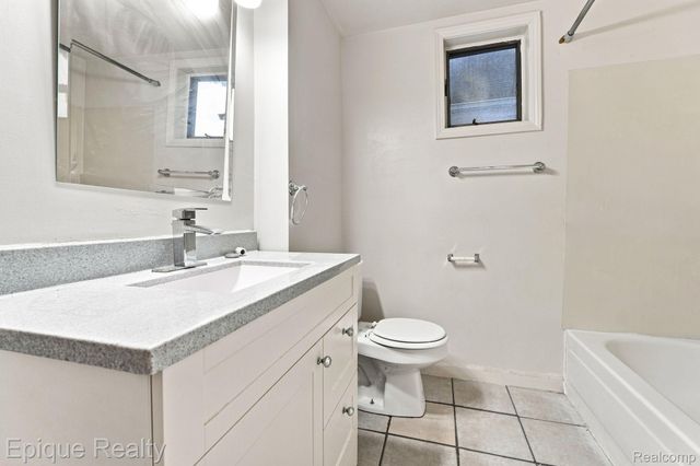 816 Comfort Street, Lansing, MI 48915