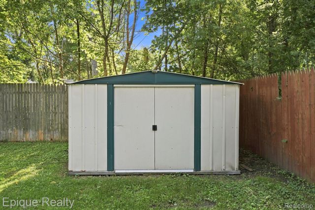 816 Comfort Street, Lansing, MI 48915