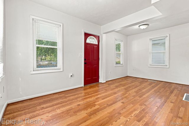 816 Comfort Street, Lansing, MI 48915