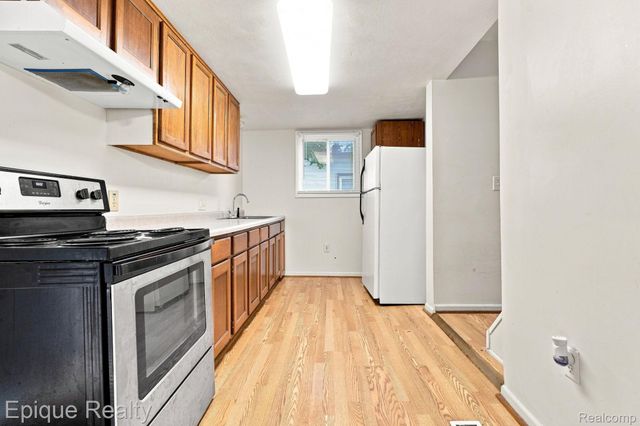 816 Comfort Street, Lansing, MI 48915