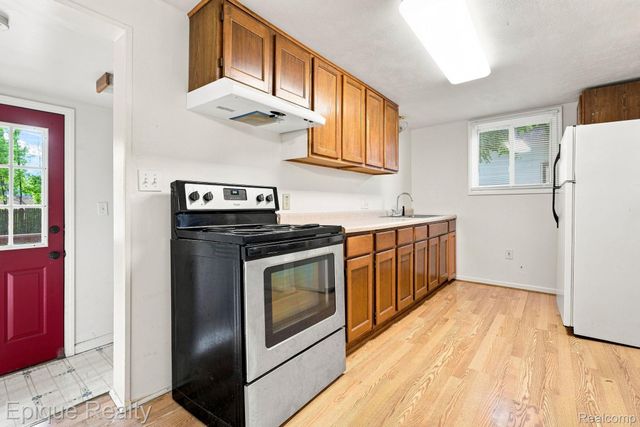 816 Comfort Street, Lansing, MI 48915