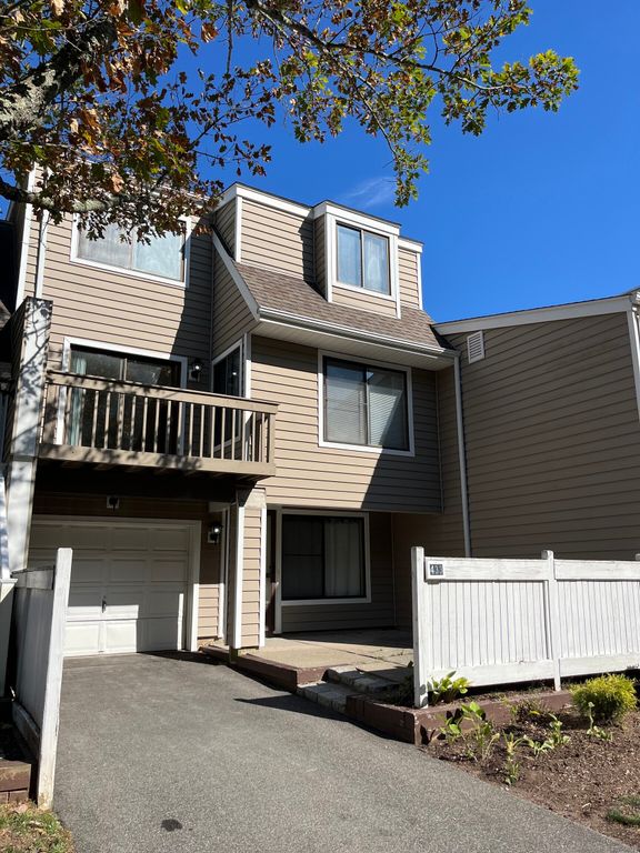 433 Thoreau Street 433, Branford, CT 06405