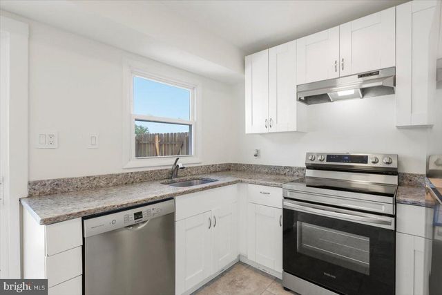 1 LAWRENCE CT, Sicklerville, NJ 08081