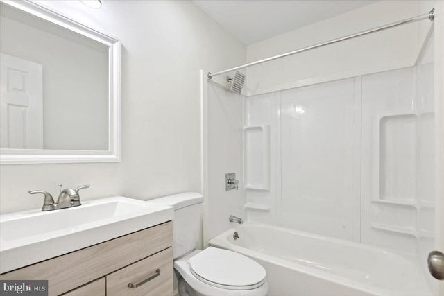 1 LAWRENCE CT, Sicklerville, NJ 08081