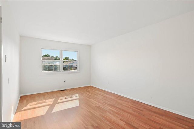1 LAWRENCE CT, Sicklerville, NJ 08081
