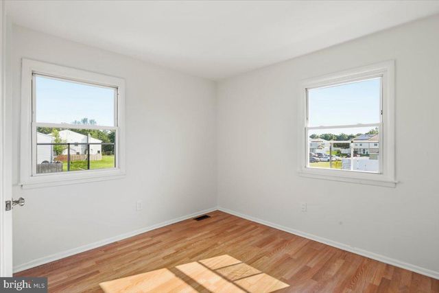1 LAWRENCE CT, Sicklerville, NJ 08081