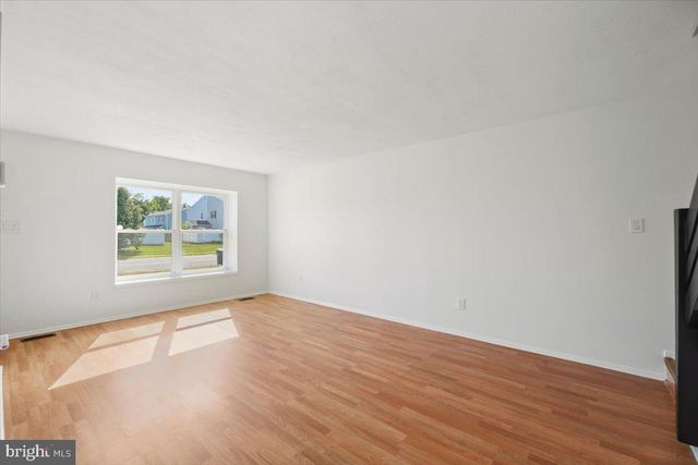 1 LAWRENCE CT, Sicklerville, NJ 08081