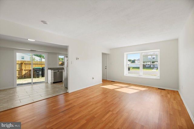 1 LAWRENCE CT, Sicklerville, NJ 08081