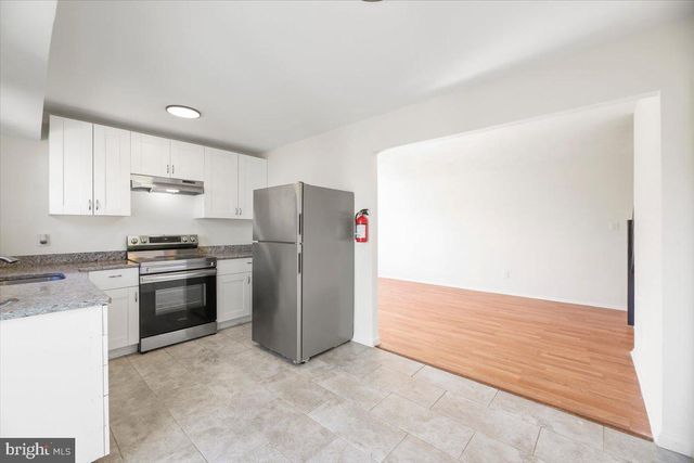 1 LAWRENCE CT, Sicklerville, NJ 08081