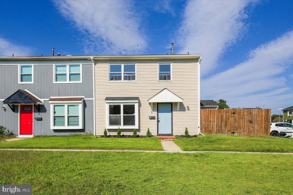 1 LAWRENCE CT, Sicklerville, NJ 08081