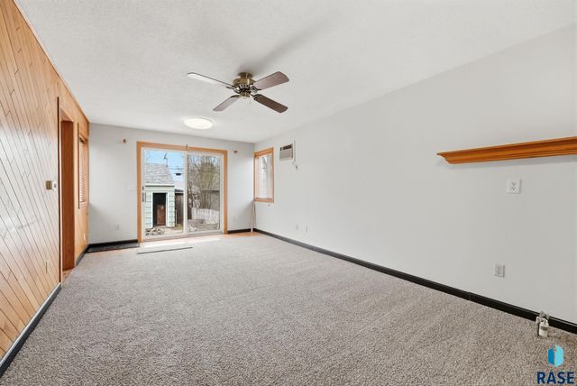 1121 S Willow Ave Avenue, Sioux Falls, SD 57105