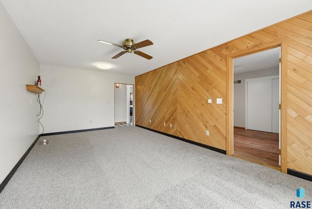 1121 S Willow Ave Avenue, Sioux Falls, SD 57105